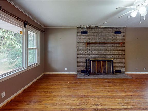 5th image of 811 S Main St