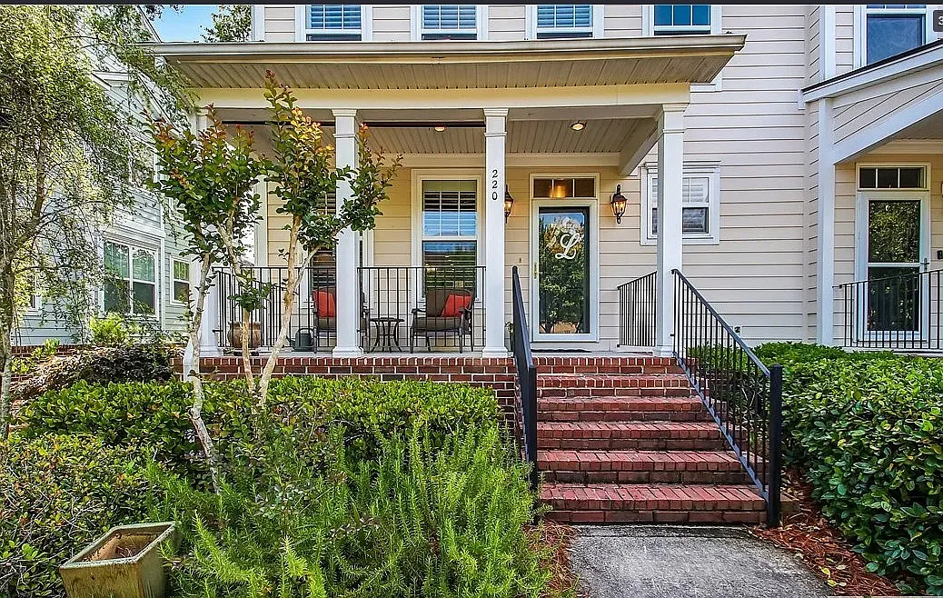 3 bed, 3.5 bath, 1842 sqft, $2,450 — Photo 2