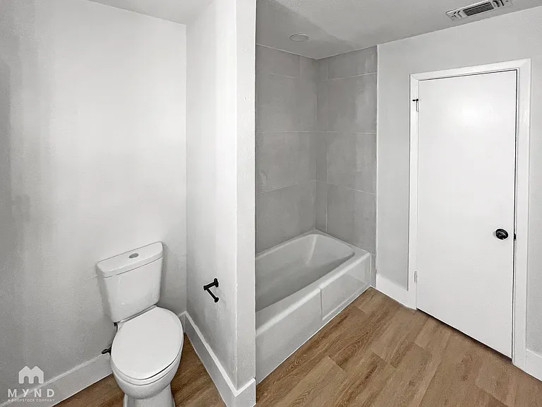 1215 Spring Lake Dr — Photo 24