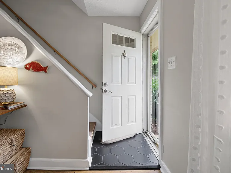 150 S Virginia Ave #34 — Photo 5