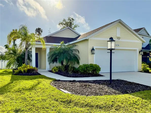3706 Shimmering Oaks Dr, Parrish, FL 34219