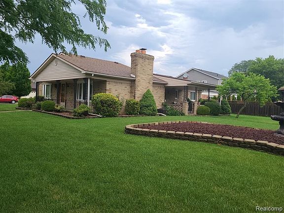 2nd image of 18221 Brentwood Dr