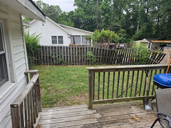 2nd image of 1018 Stewart St