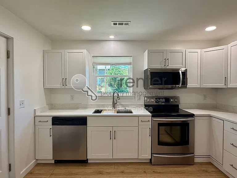1004 Summer St #A — Photo 3