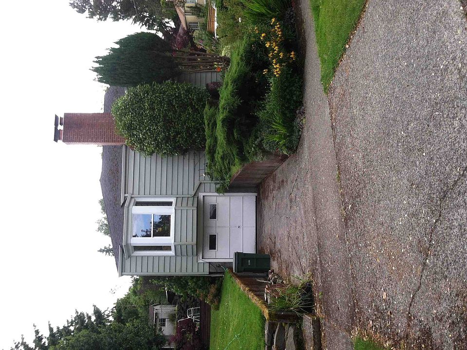 2nd image of 2141 NE 81st St
