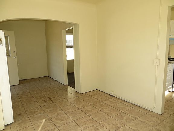 4th image of 344 N Ventura Ave