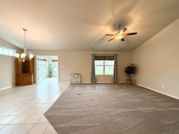 3rd image of 13926 Breakwater Ln