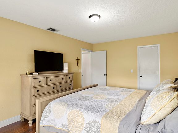 3rd image of 2032 SE Hideaway Cir