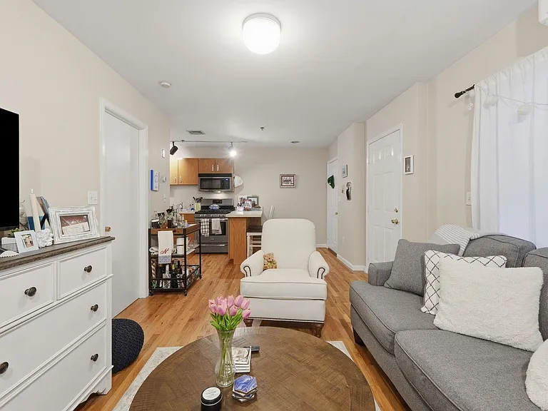 409 Adams St #6 — Photo 4