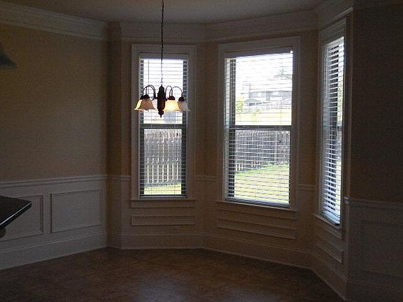 5th image of 4015 Lakewood Dr