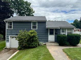 61 Longmeadow Dr, Waterbury, CT 06706