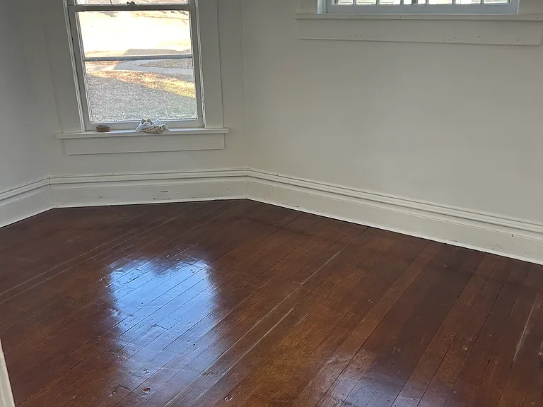 918 Court St — Photo 2