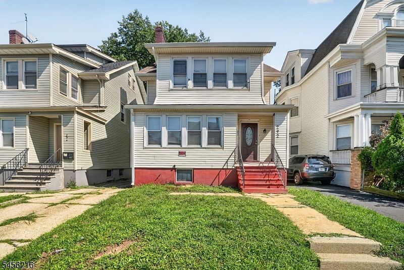 1st image of 292 N Maple Ave