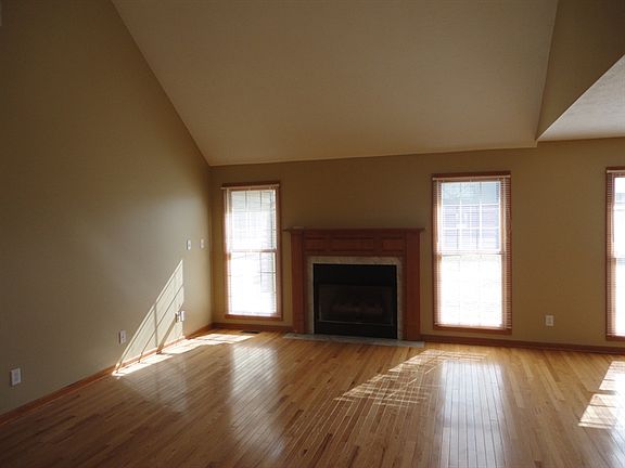 3rd image of 1433 Aaron Dr W