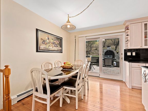 4th image of 39 Holbrook Ln