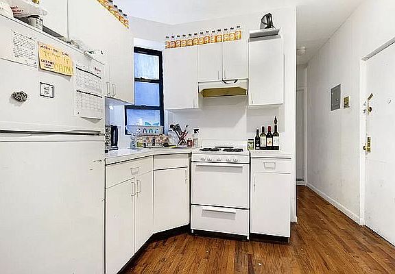 2nd image of 99 E 7th St APT 10