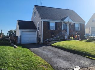 92 Birchwood Dr, Elmwood Park, NJ 07407