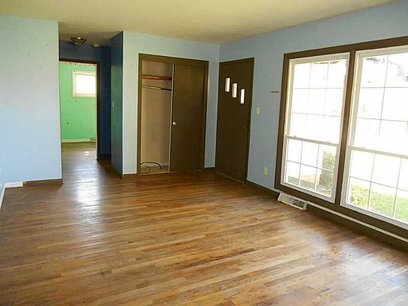 4th image of 202 S Eugene Ave