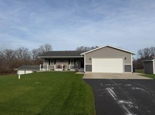 13837 Meadowoak Dr NE, Greenville, MI