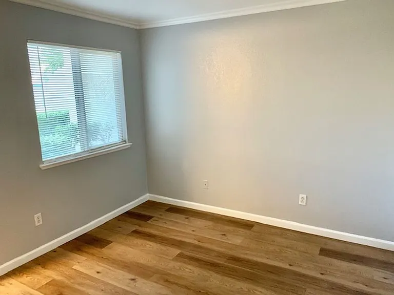 1163 Lakeview Cir — Photo 12