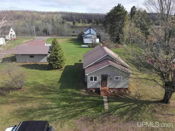 303 Pine St, Greenland Township, MI 49929