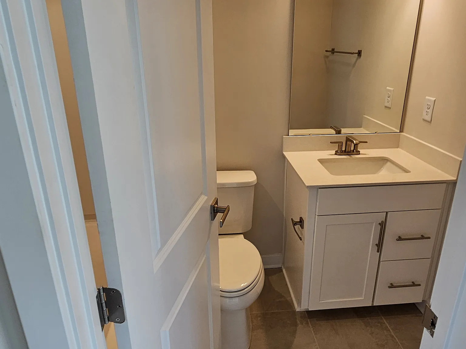 3 bed, 3.5 bath, 1611 sqft, $1,100 — Photo 4