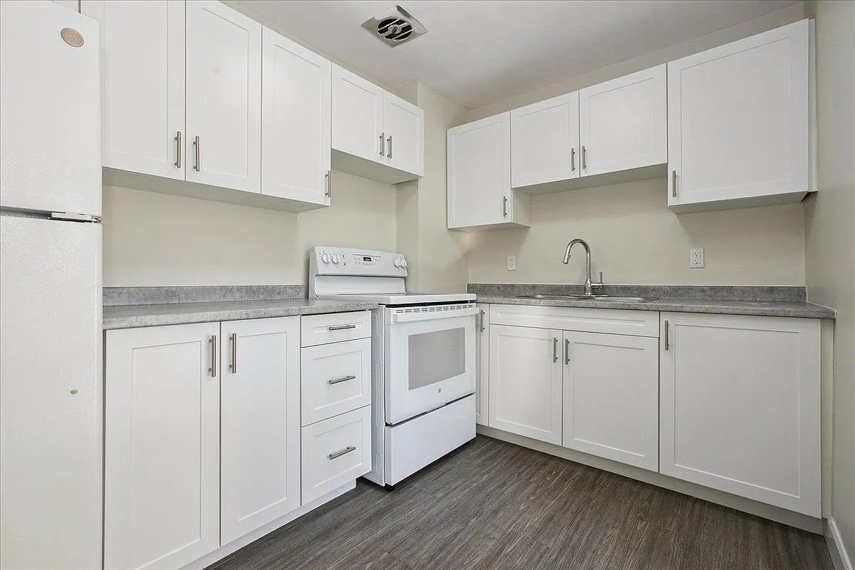 model - 130 Allard Street — Photo 3