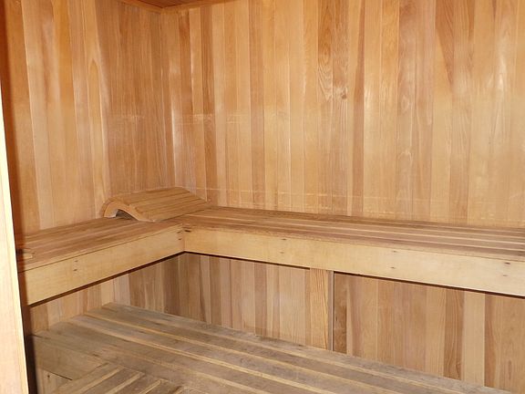 5th image of 610 Clematis St APT 610