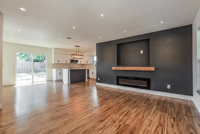 744 Forester Ave — Photo 4