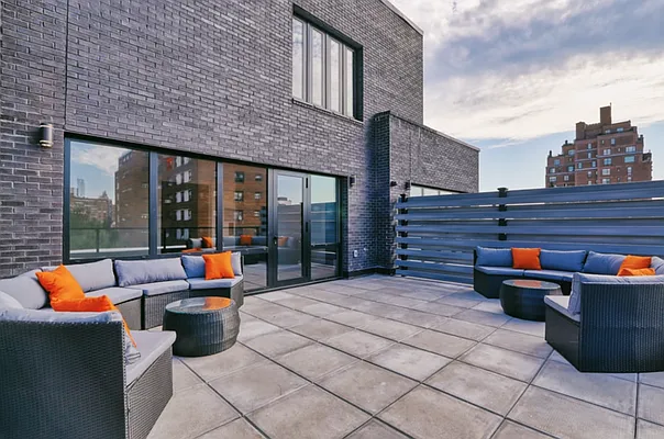 Rented by REZI | media 23