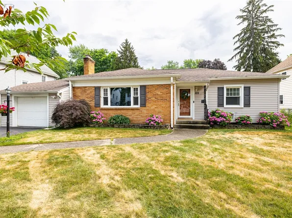 105 Pontiac Dr, Rochester, NY 14617