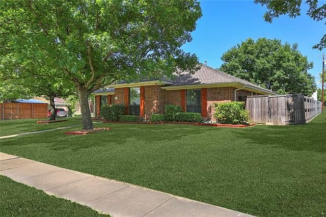 1st image of 701 Stoneybrook Dr