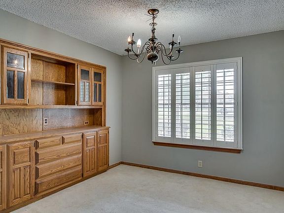 5th image of 116 Royal Park Ln