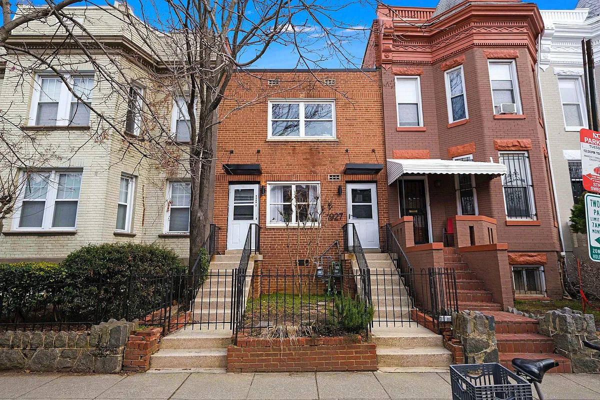 Building Photo - 1927 1st St NW #A