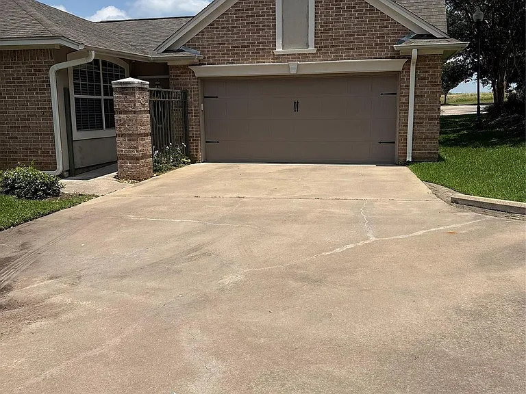 359 Stone Hill Dr — Photo 3