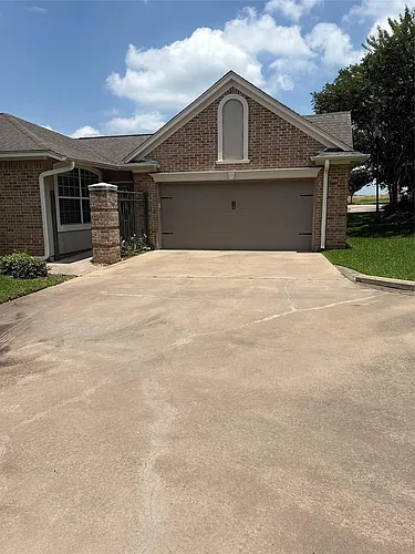 359 Stone Hill Dr Photo 1
