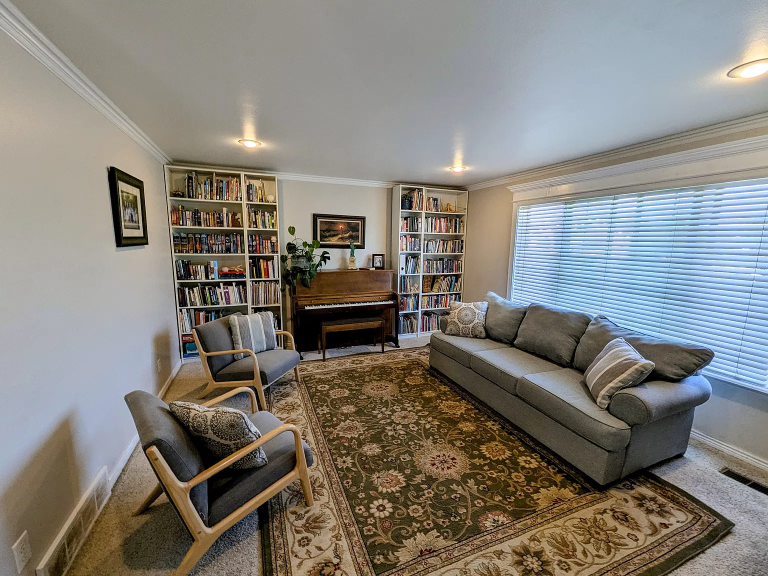 4 bed, 2112 sqft, $2,600 — Photo 2