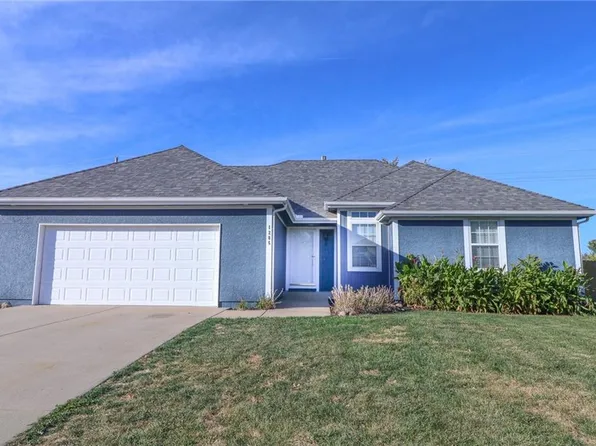 1206 Thomas Dr, Louisburg, KS 66053