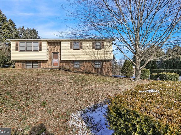 2nd image of 17 Birdsfoot Dr