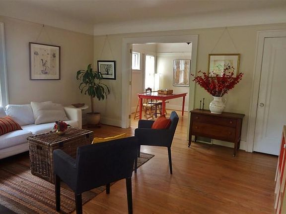 5th image of 105 Oakwood Ave