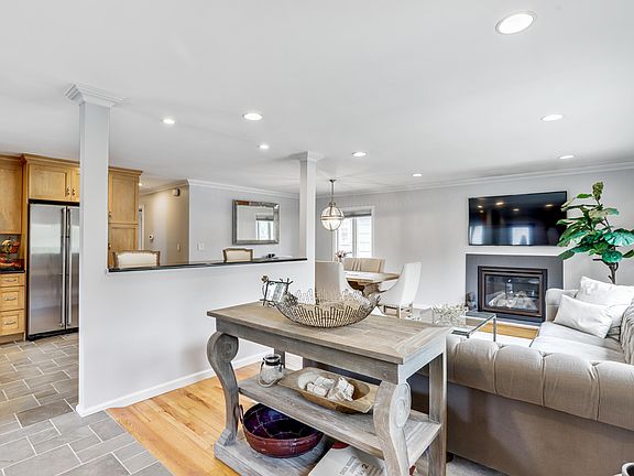 5th image of 33 W Cedarview Ave