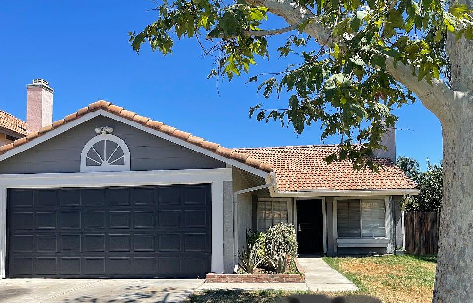 1st image of 14880 Spinnaker Ln