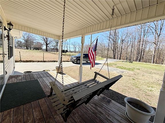 2nd image of 633 Cash Rd NE