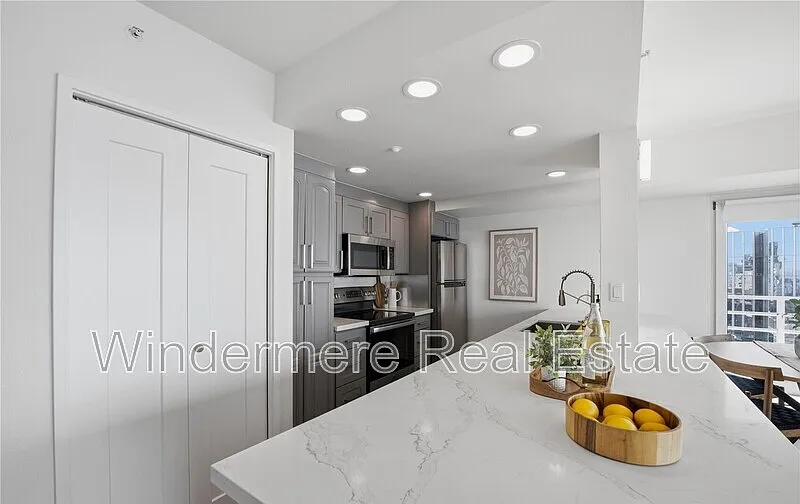 2 bed, 2.0 bath, 998 sqft, $1,950 — Photo 1