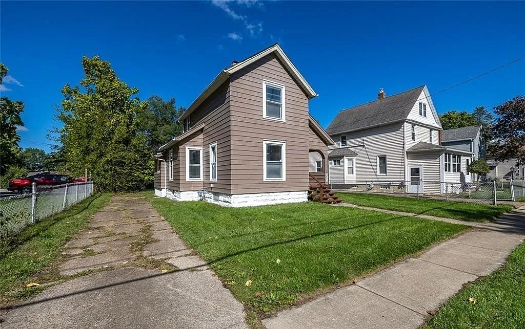 353 South Maple Street - 1 — Photo 1