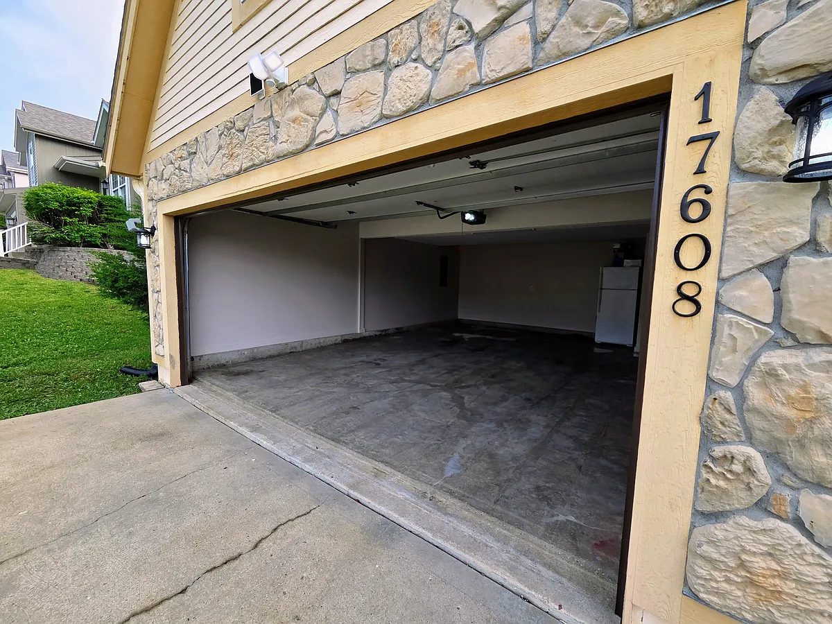 Building Photo - 17608 W 112th St