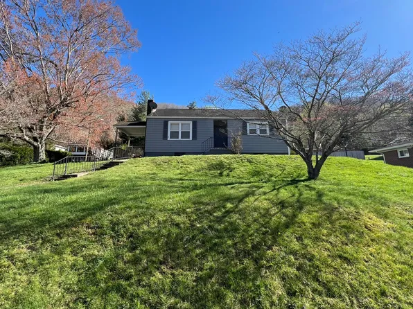 1022 Taylor St, Hinton, WV 25951