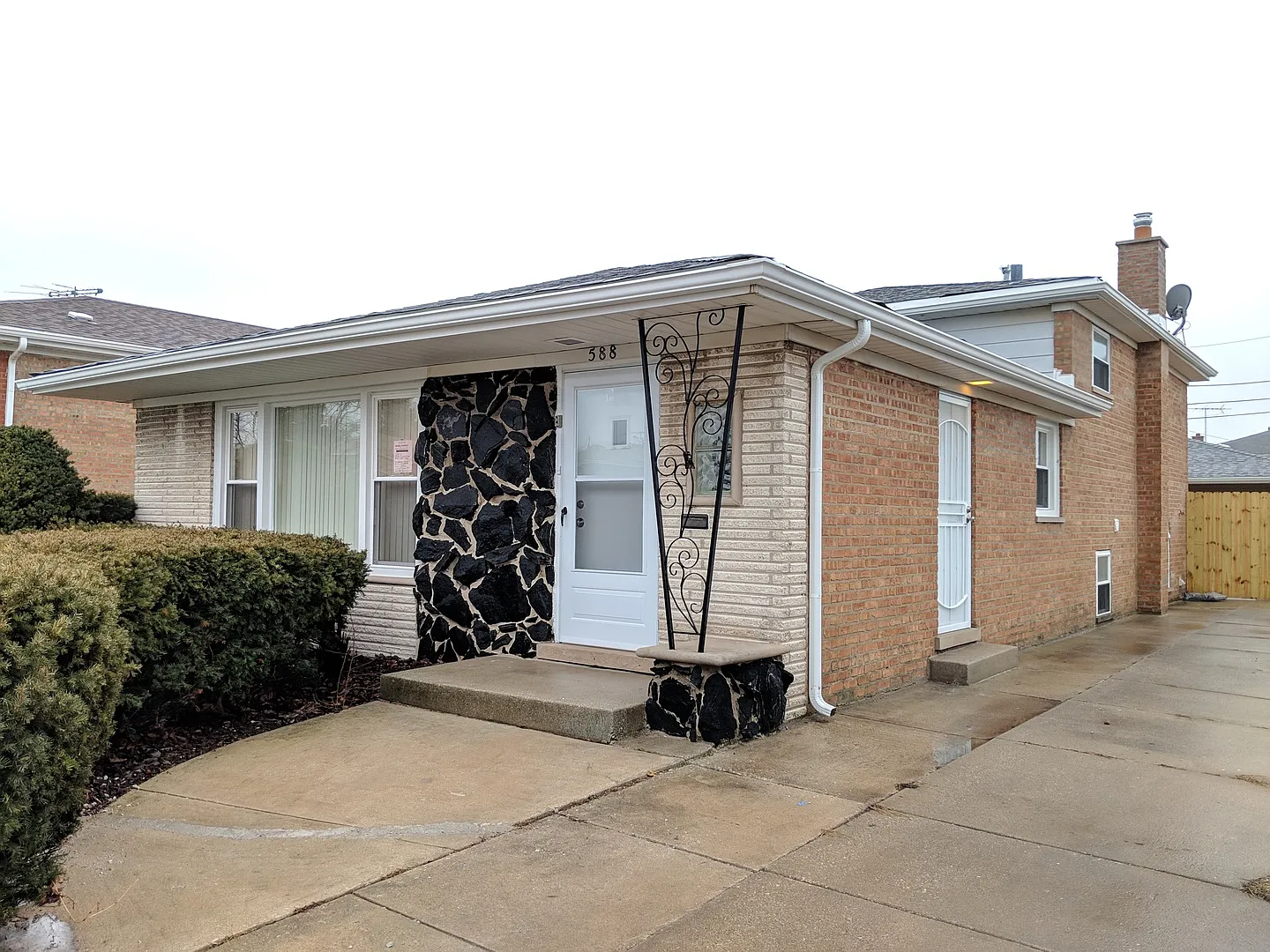 588 Muskegon Ave photo 1