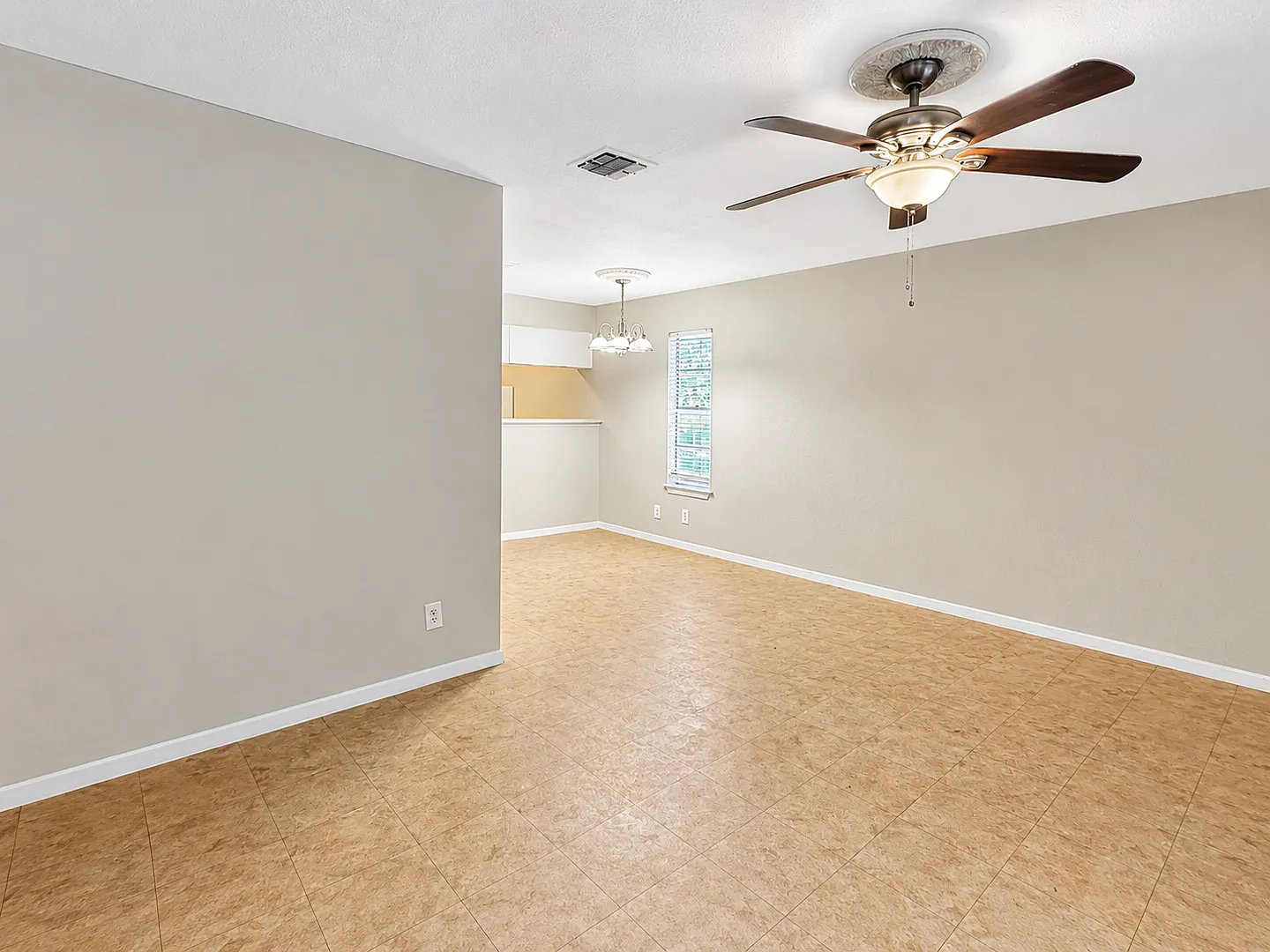 Nice 1 Br Condo In Desired Gated Community*Easy Access To I35, 410, And Shopping*Appliances Inclu... — Photo 4