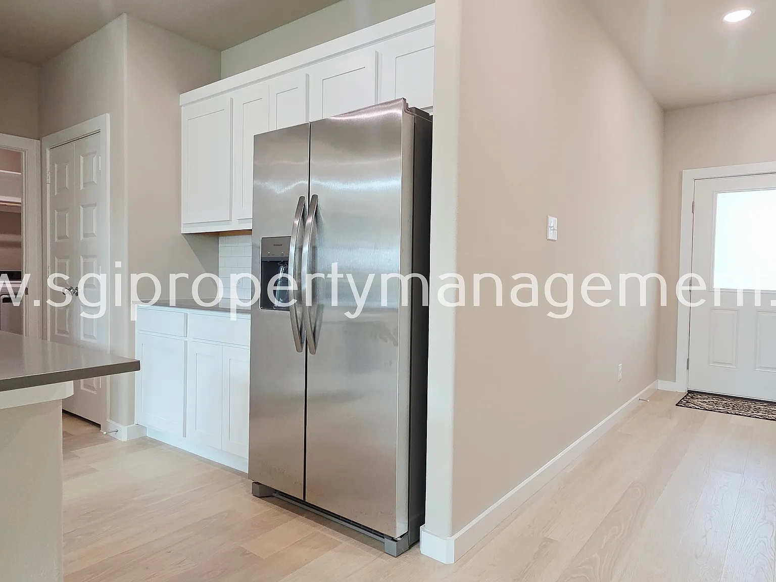 Modern 4 bedroom 2.5 bath! — Photo 4